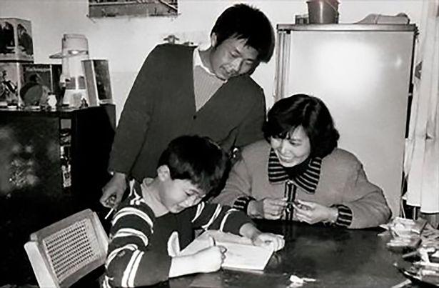 Bị trao nhầm con, hai cặp đôi có quyết định gây shock và cái kết không ngờ 30 năm sau đó-3