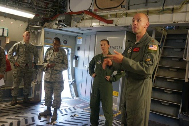 Bên trong Gã khổng lồ tiền trạm của Tổng thống Mỹ vừa tới Việt Nam-3