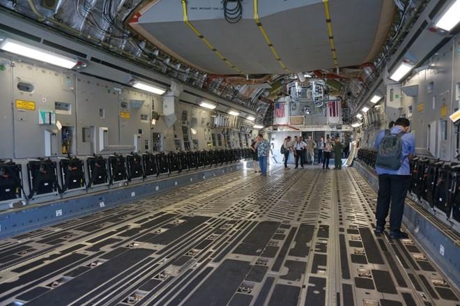 Bên trong Gã khổng lồ tiền trạm của Tổng thống Mỹ vừa tới Việt Nam-5