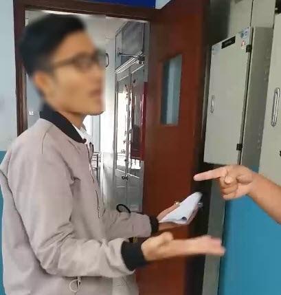 Đoạn video ghi lại cảnh nam thanh niên được cho là bí thư đoàn của một học viện tại TP HCM đối chất với một người đàn ông về việc dắt bạn gái đi phá thai khiến cộng đồng mạng phẫn nộ. Theo đó, thanh niên này cho rằng 