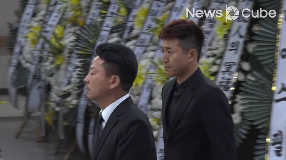 Ngôi sao Hương mùa hè bần thần khi đến tang lễ nam diễn viên Reply 1988-9