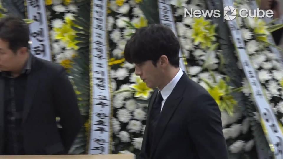 Ngôi sao Hương mùa hè bần thần khi đến tang lễ nam diễn viên Reply 1988-11