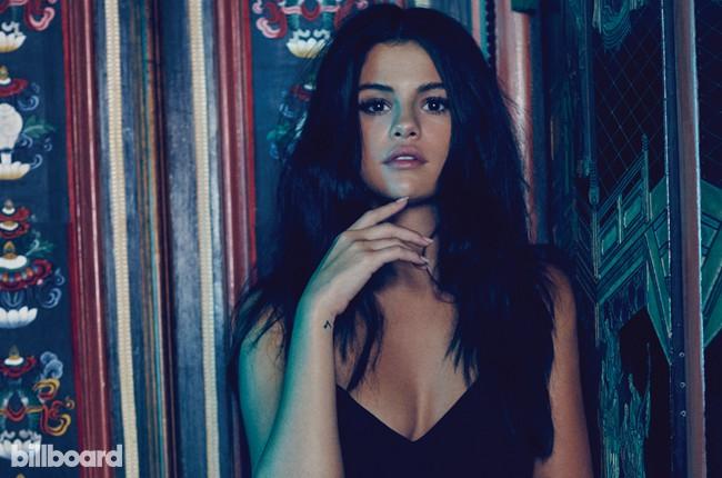 Selena Gomez gây tranh cãi vì chả làm gì mà vẫn được Billboard trao giải lớn Người phụ nữ của năm-2