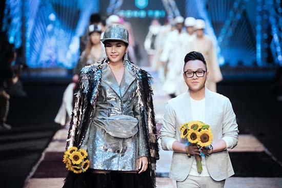 Thanh Hằng- Công Trí gây náo loạn với trang phục công sở-4