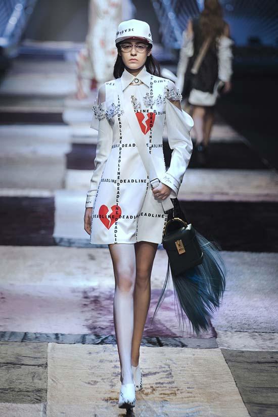 Thanh Hằng- Công Trí gây náo loạn với trang phục công sở-8