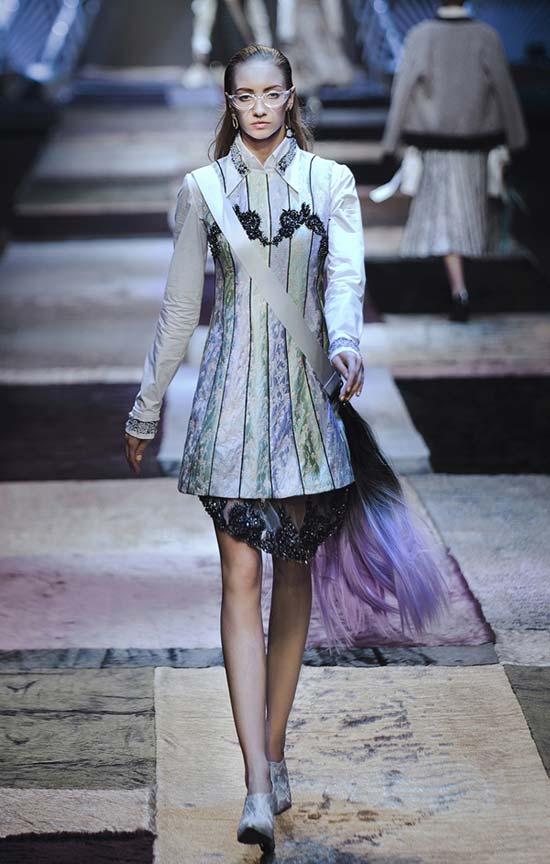 Thanh Hằng- Công Trí gây náo loạn với trang phục công sở-6