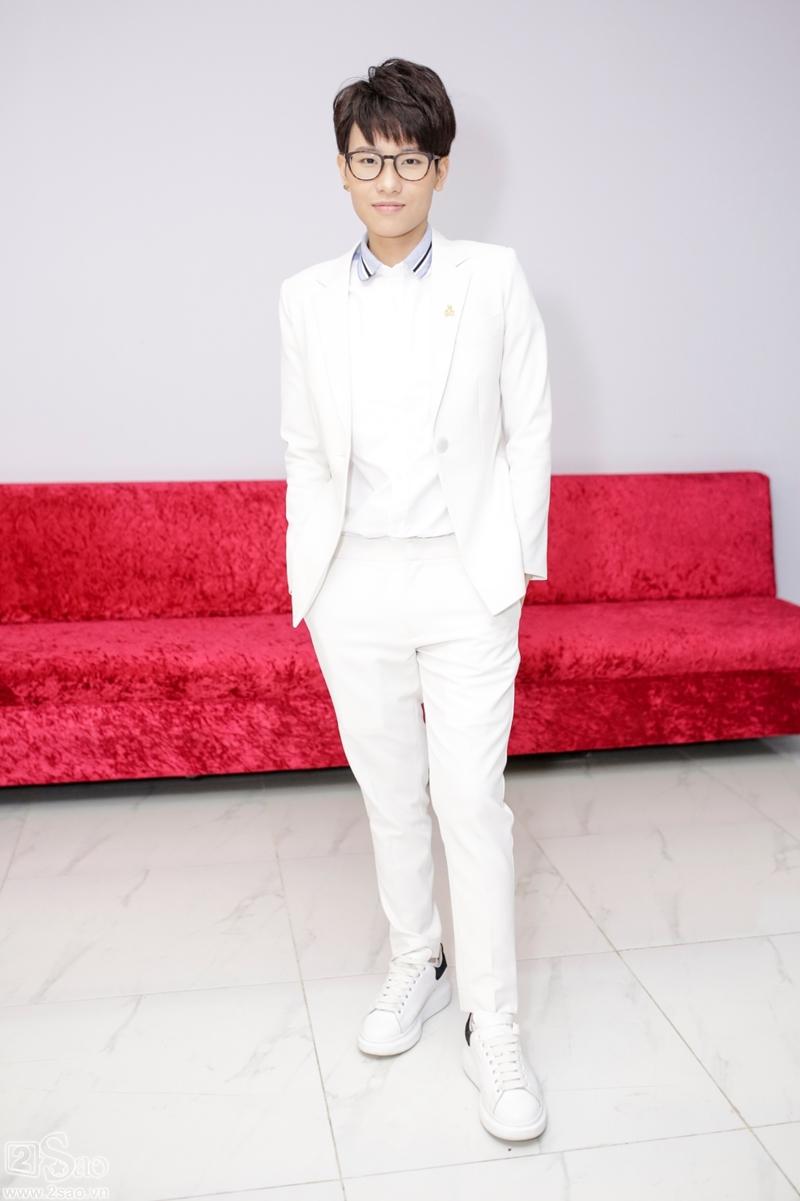 Vũ Cát Tường nũng nịu ôm Soobin Hoàng Sơn trong hậu trường-4