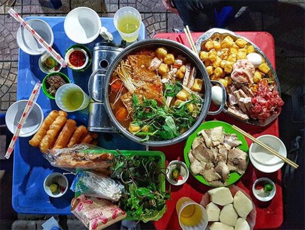 Top 7 quán lẩu vỉa hè cứ gió mùa là đông kín người ăn ở Hà Nội-3