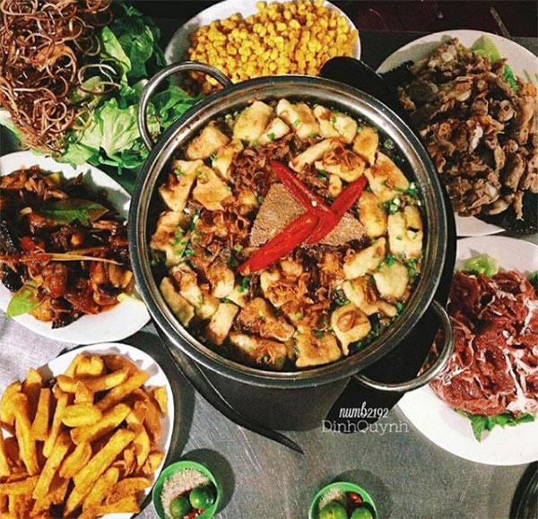 Top 7 quán lẩu vỉa hè cứ gió mùa là đông kín người ăn ở Hà Nội-6