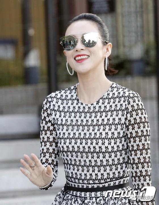 Bị nghi livestream trộm, trục lợi từ đám cưới của Song - Song, Chương Tử Di vẫn bình thản-1