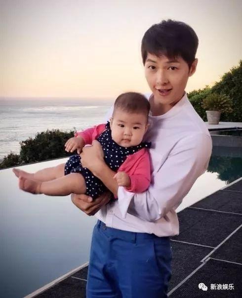 Bị nghi livestream trộm, trục lợi từ đám cưới của Song - Song, Chương Tử Di vẫn bình thản-4