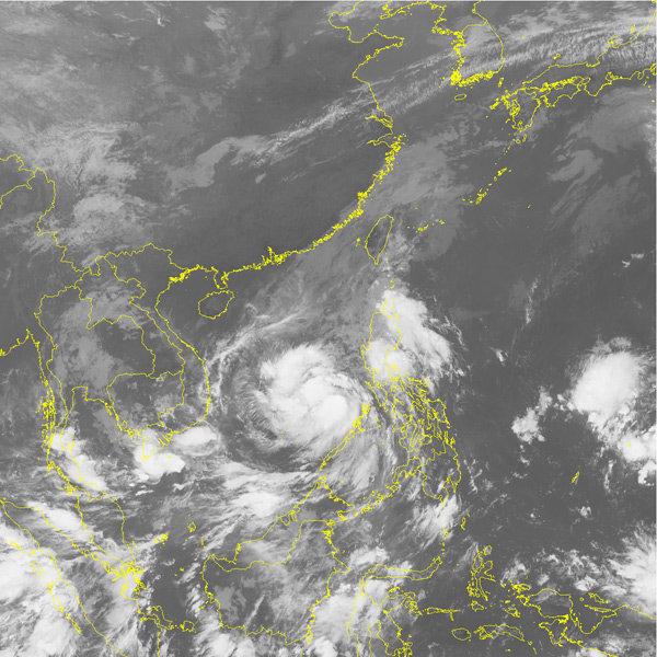 Tin bão mới nhất: Bão số 12 (Damrey) giật cấp 14 hướng thẳng vào Nam Trung Bộ-1
