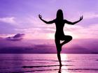 5 phút tập yoga kéo giãn giúp phục hồi năng lượng sau giờ nghỉ trưa
