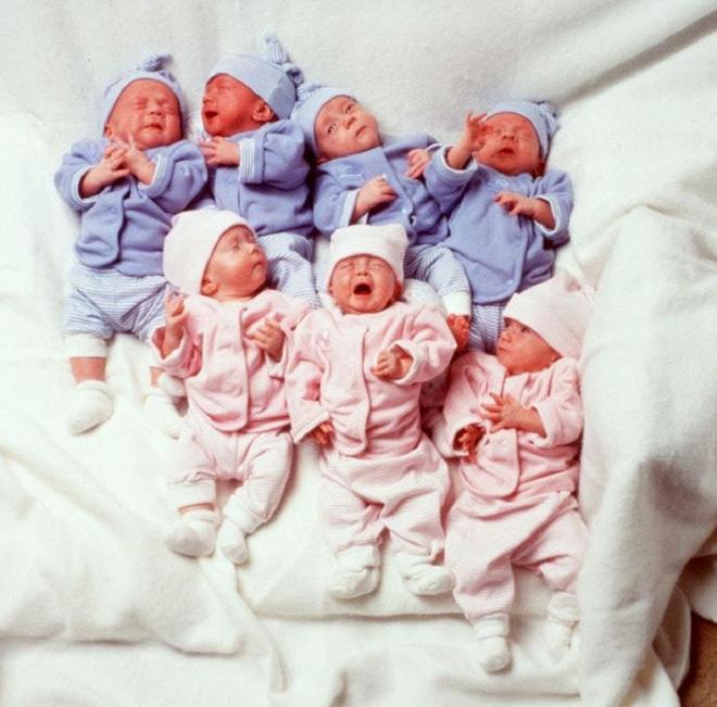 Ca sinh 7 đầu tiên trên thế giới và cuộc sống của gia đình họ sau 20 năm khiến ai cũng kinh ngạc-4