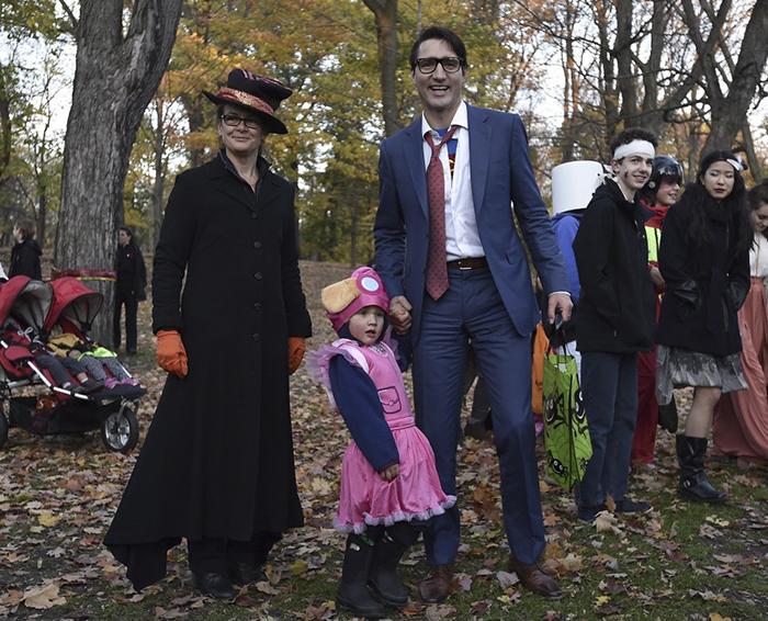 Hành động bất ngờ của Thủ tướng Canada Justin Trudeau gây bão cộng đồng-4