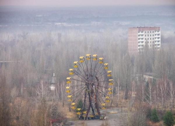 Thành phố Pripyat nằm cách nhà máy điện hạt nhân Chernobyl chưa đầy 3km và bị bỏ hoang từ năm 1986 sau thảm họa hạt nhân.