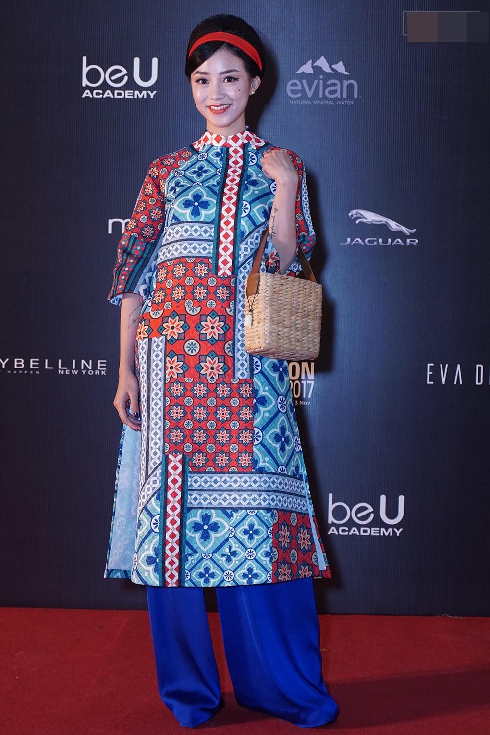 Võ Hoàng Yến hóa bá tước kiêu kì - Angela Phương Trinh dát trang sức 2,5 tỷ nổi bật thảm đỏ-9