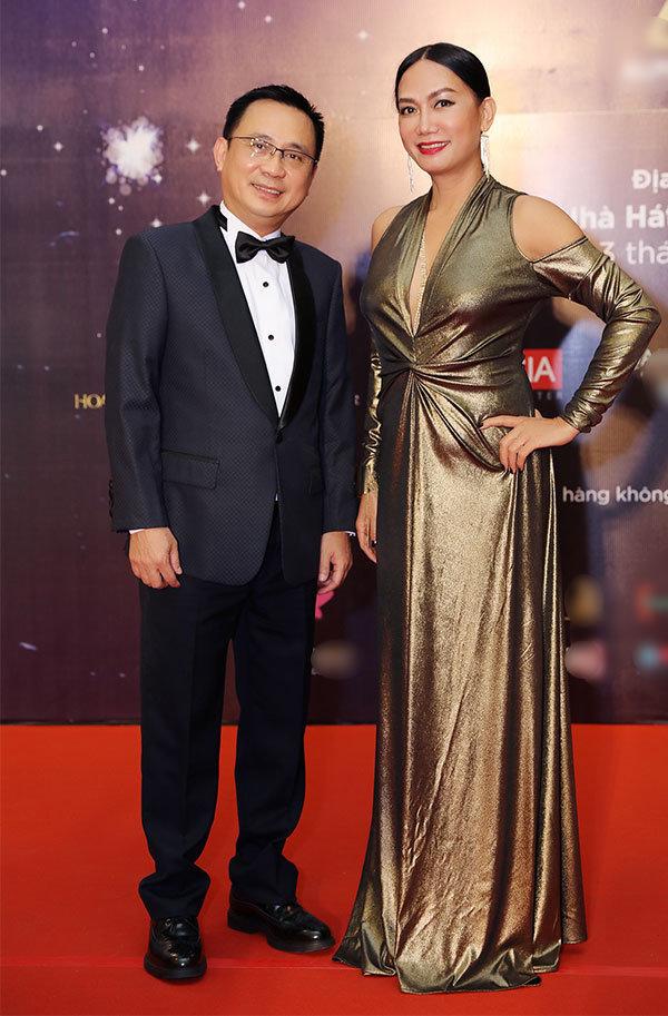 Sau cú ngã lịch sử, Lan Khuê tiếp tục lộ miếng dán ngực kém duyên lọt top sao mặc xấu-4