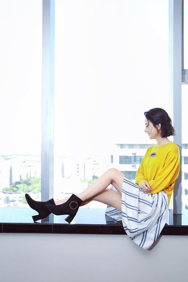 Triệu Lệ Dĩnh tiếp tục bị chê mặc xấu, mặt bóng dầu và cần đi tẩy trắng răng ngay lập tức-8