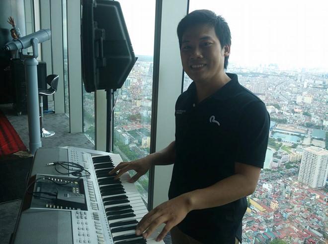 Thầy giáo có tâm nhất năm: Biến thành ‘gà bố’ để dạy học sinh múa-1