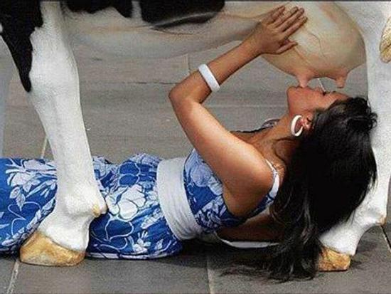 Ai có thể giải thích cô ấy đã làm gì không?