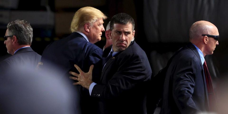 Đoàn tháp tùng hùng hậu bảo vệ tổng thống Mỹ-3