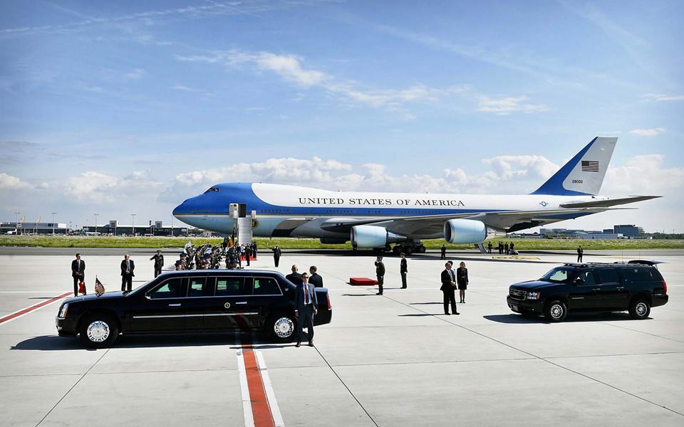 Đoàn tháp tùng hùng hậu bảo vệ tổng thống Mỹ-8