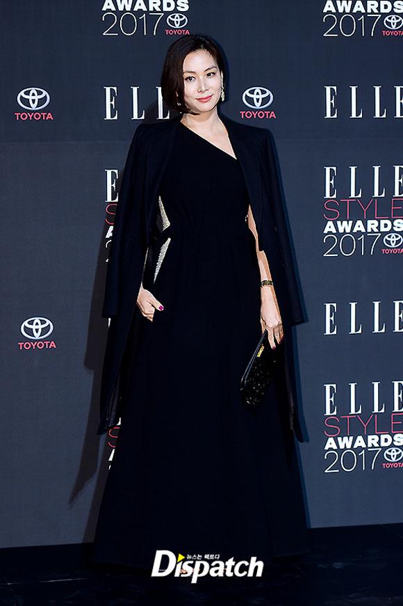 Yoona diện style menswear - mỹ nhân Hậu duệ mặt trời sến sẩm với váy hồng-8