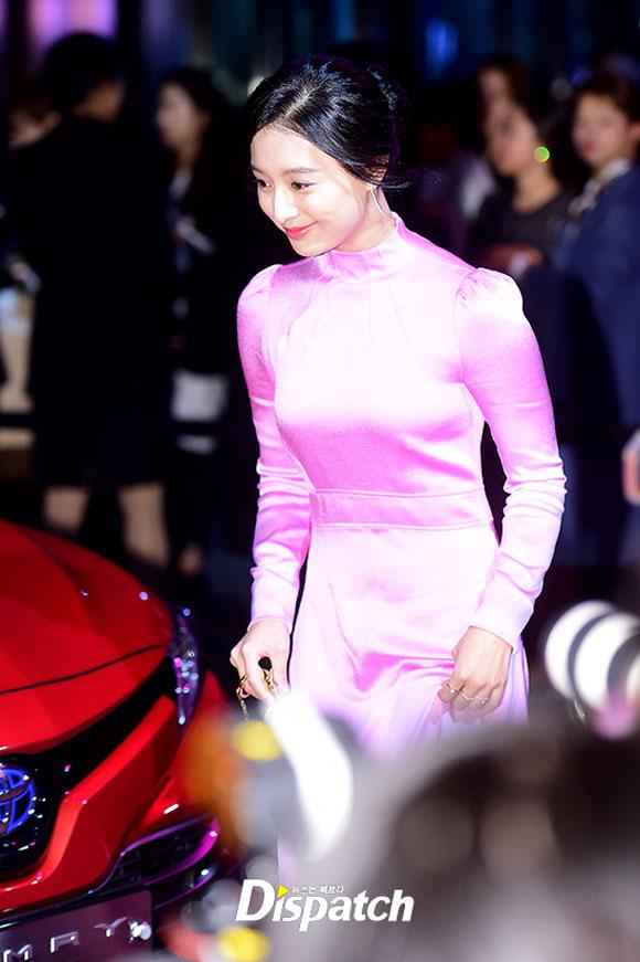 Yoona diện style menswear - mỹ nhân Hậu duệ mặt trời sến sẩm với váy hồng-6