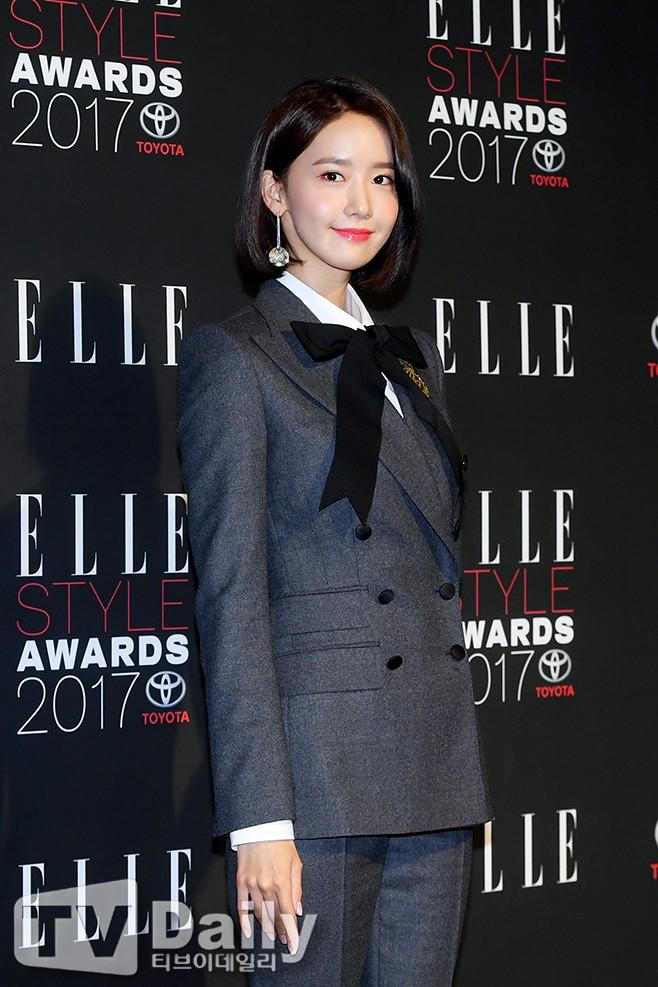 Yoona diện style menswear - mỹ nhân Hậu duệ mặt trời sến sẩm với váy hồng-3