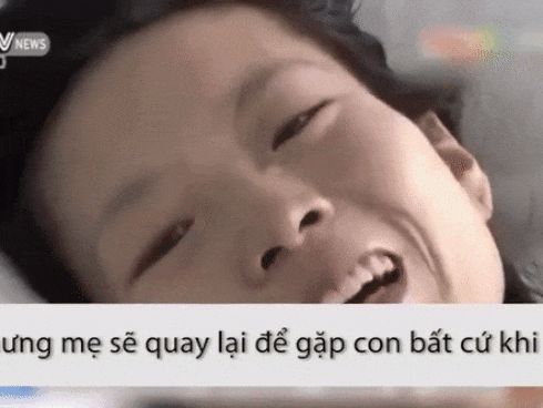 Xúc động mẹ ung thư nằm trên giường bệnh cố hát mừng sinh nhật sớm gửi con gái