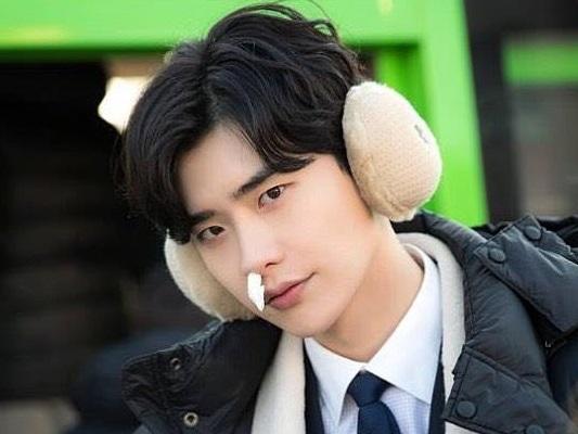 'Khi nàng say giấc': Ảnh hậu trường cực đáng yêu của Lee Jong Suk và Suzy