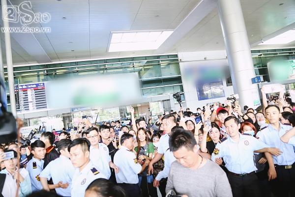 100 bảo vệ giúp T-ara an toàn thoát khỏi vòng vây fan Việt-10