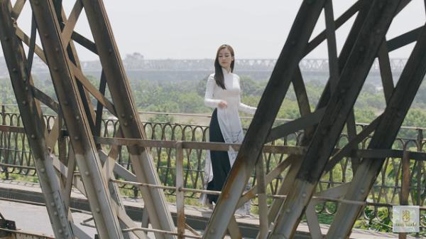 Đỗ Mỹ Linh nói tiếng Anh như gió trong clip giới thiệu bản thân tại Miss World 2017-2