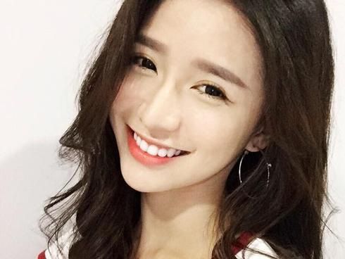 Nụ cười tỏa nắng hút nghìn fan của hot girl đình đám Malaysia
