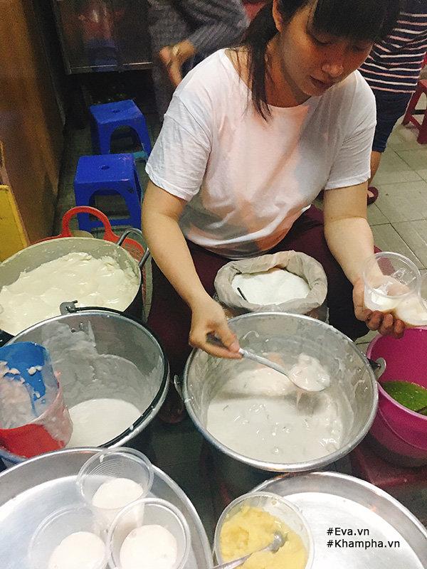 Hàng tàu hũ cốt dừa mát ngậy, chỉ 9 nghìn/ly, siêu đông khách ở Sài Gòn-4