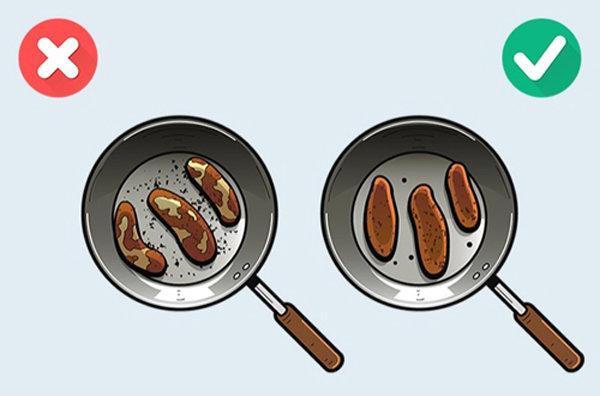 Chị em hãy dừng ngay 6 việc này khi đang nấu thịt-1