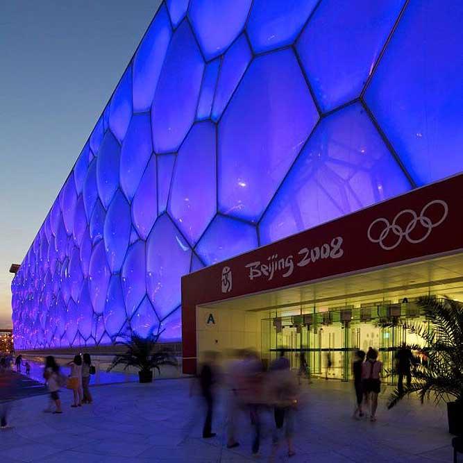 Nhà thi đấu cũ kỹ hóa đại dương đẹp ảo diệu như hành tinh khác-2