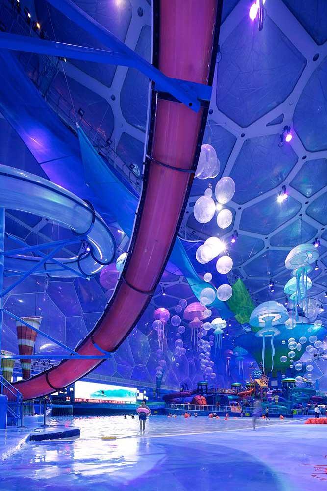 Nhà thi đấu cũ kỹ hóa đại dương đẹp ảo diệu như hành tinh khác-5