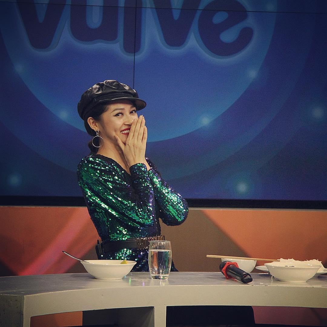 Tin sao Việt 4/11: Hoa hậu Lê Âu Ngân Anh than khổ vì sở hữu gương mặt không ăn ảnh-6