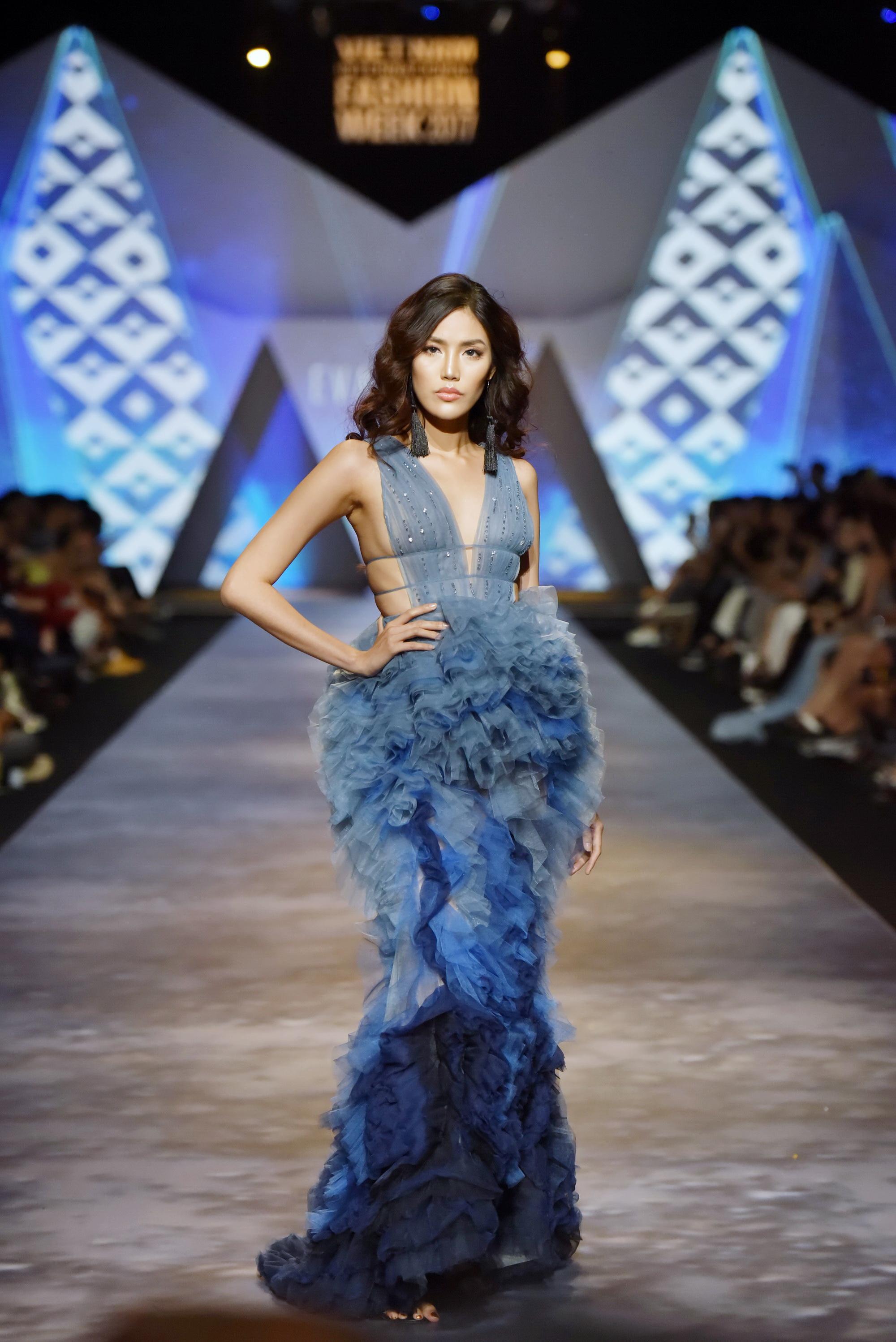 Đêm cuối Vietnam International Fashion Week thất thủ vì quá đông-1