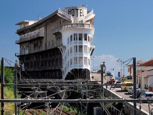 Bên trong khách sạn xa hoa cực độ giam hoàng tử ăn chơi nhất thế giới-8