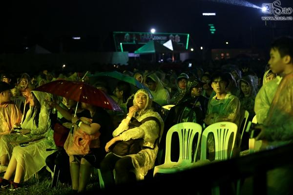 Clip: T-ara bật khóc trước món quà tái hiện 8 năm ca hát đầy chông gai từ fan Việt-1