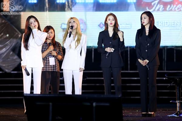 Clip: T-ara bật khóc trước món quà tái hiện 8 năm ca hát đầy chông gai từ fan Việt-9