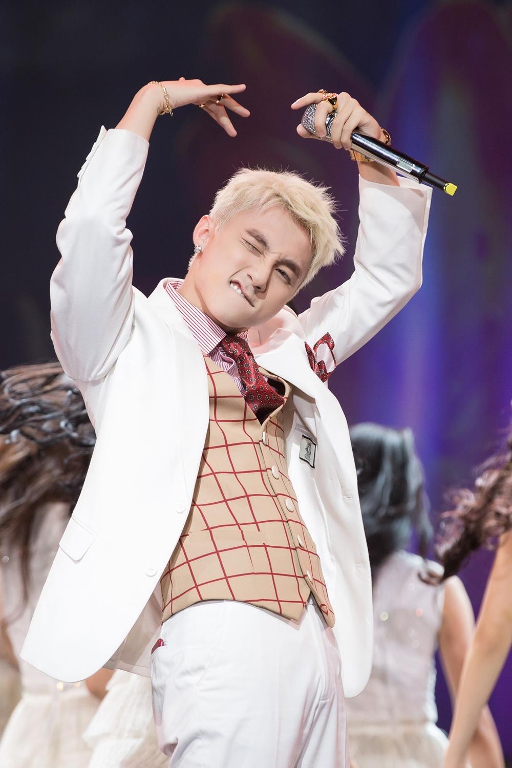 Sơn Tùng, S.T và Tóc Tiên làm náo loạn sân khấu Bán kết Hoa hậu Hoàn vũ Việt Nam-1