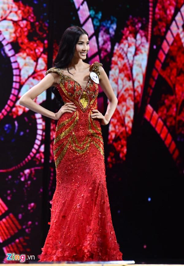 Diện đồ bó sát, thí sinh Hoa hậu Hoàn vũ liên tục vấp váy, vồ ếch-5