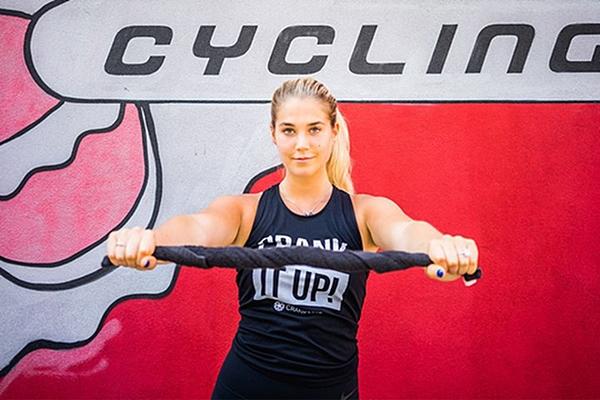 Không cần cầu kì, chỉ cần các bài tập với khăn là bạn có thể dễ dàng giữ được vóc dáng-2