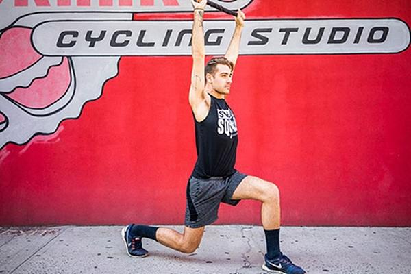 Không cần cầu kì, chỉ cần các bài tập với khăn là bạn có thể dễ dàng giữ được vóc dáng-6