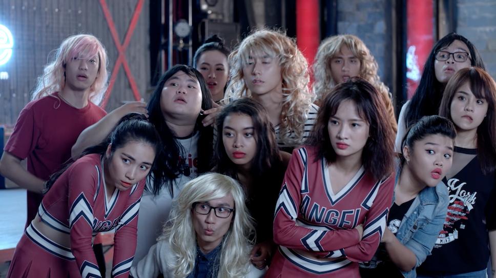 Angela Phương Trinh đổ cái rầm khi nghe Hữu Vi hát Ba kể con nghe-3