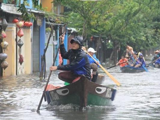 Lũ đặc biệt lớn, miền Trung nguy cơ hứng thảm họa chưa từng có